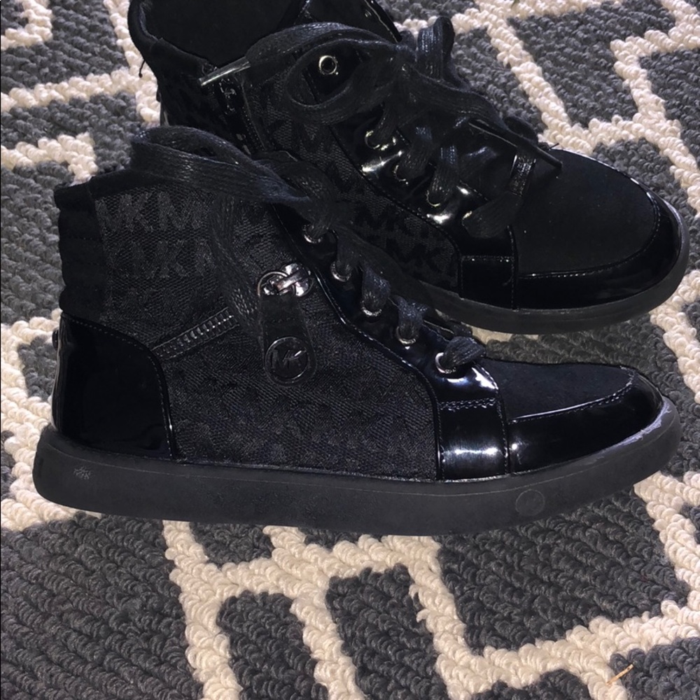 Girls shoes